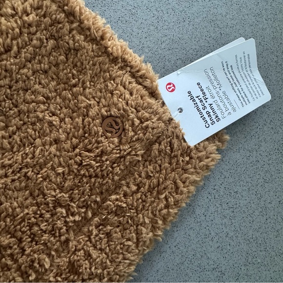 Lululemon Snap Scarf - Picture 2 of 7
